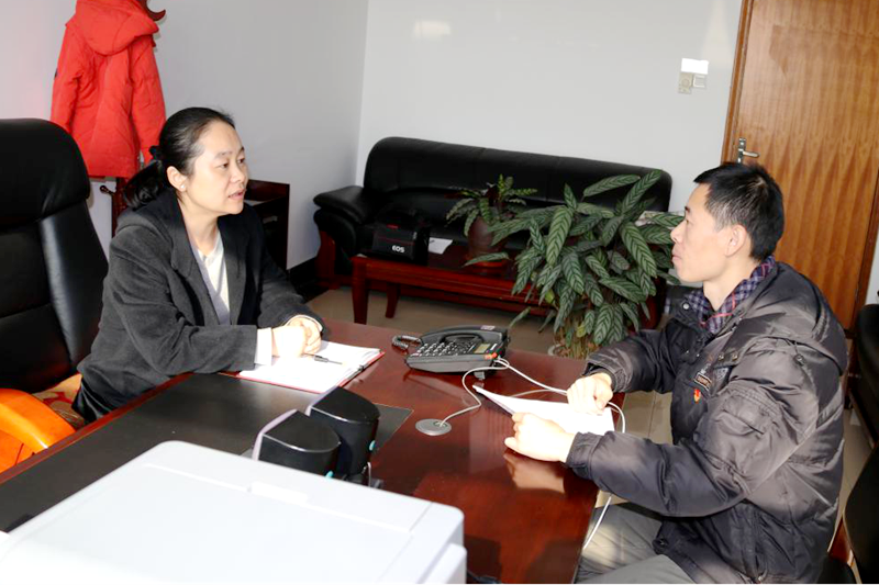 驻市发改委纪检监察组组长朱华锋双节期间与发改委重要岗位人员开展
