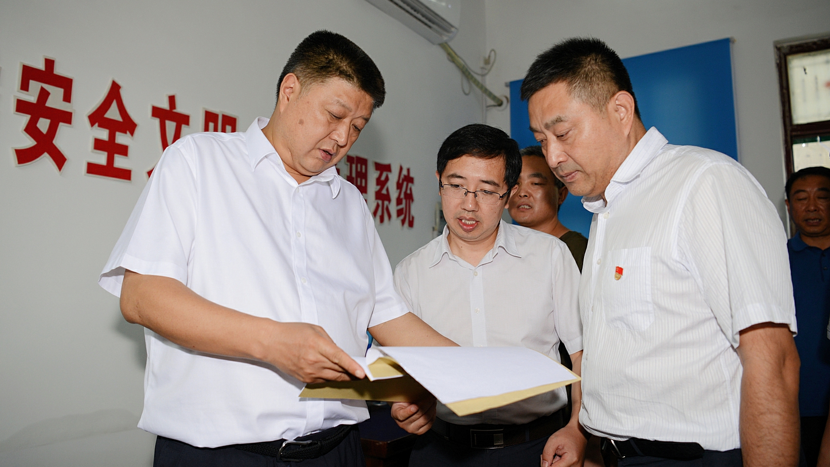 马锁文在浚县调研时强调 以精准执纪和严肃问责确保各项扶贫政策落到实处