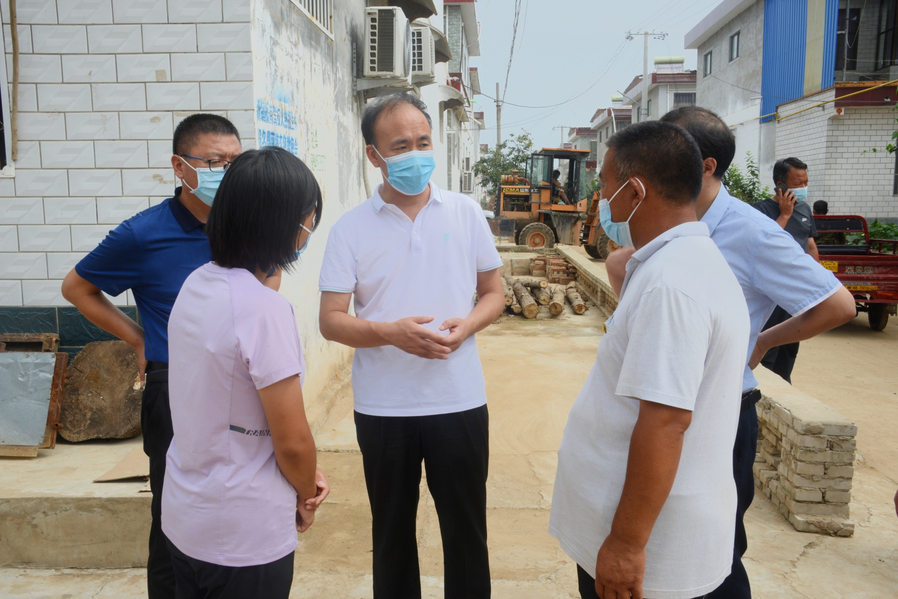 市委常委、市纪委书记、市监委主任冯芳喜<br>到浚县调研检查灾后救助恢复重建工作
