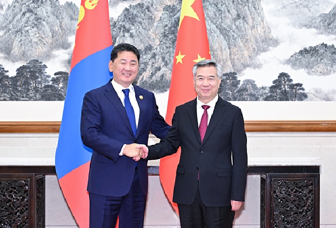 李希会见蒙古国总统呼日勒苏赫