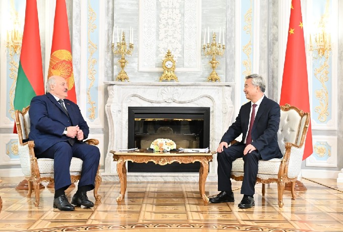 李希对白俄罗斯进行正式友好访问